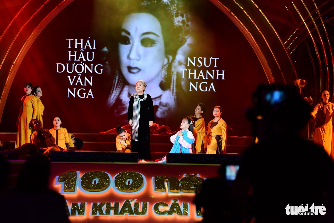 Xuống phố đi bộ mừng 100 năm sân khấu cải lương - Ảnh 12.