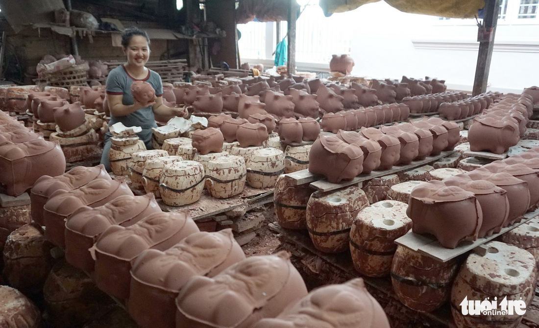 Ngạc nhiên với nghề làm heo đất cho mùa Tết Nguyên đán - Ảnh 5.