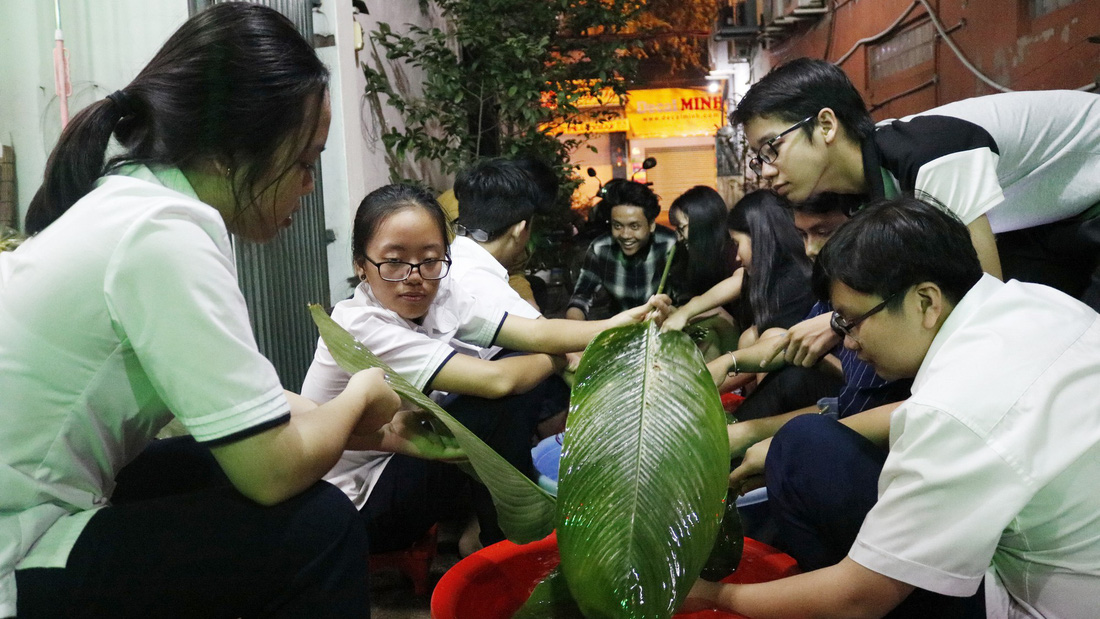 Tình yêu lớn dần qua nồi bánh chưng tết - Ảnh 8.