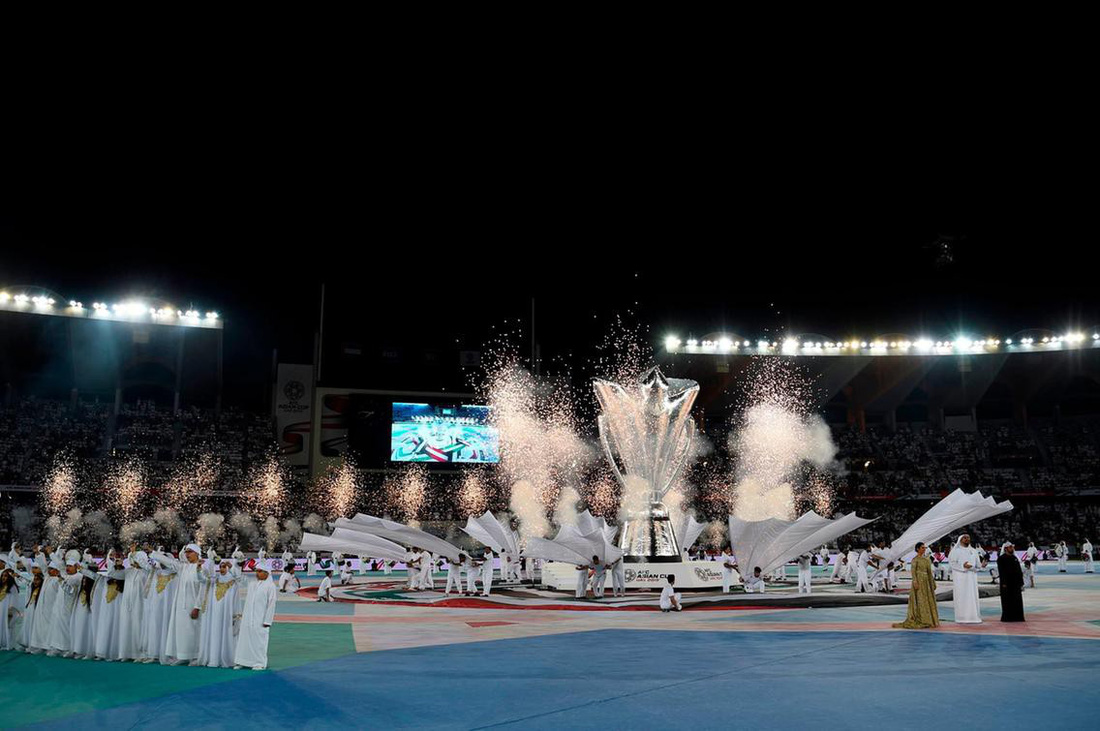 Lễ khai mạc Asian Cup 2019: Đơn giản nhưng hoành tráng - Ảnh 7.