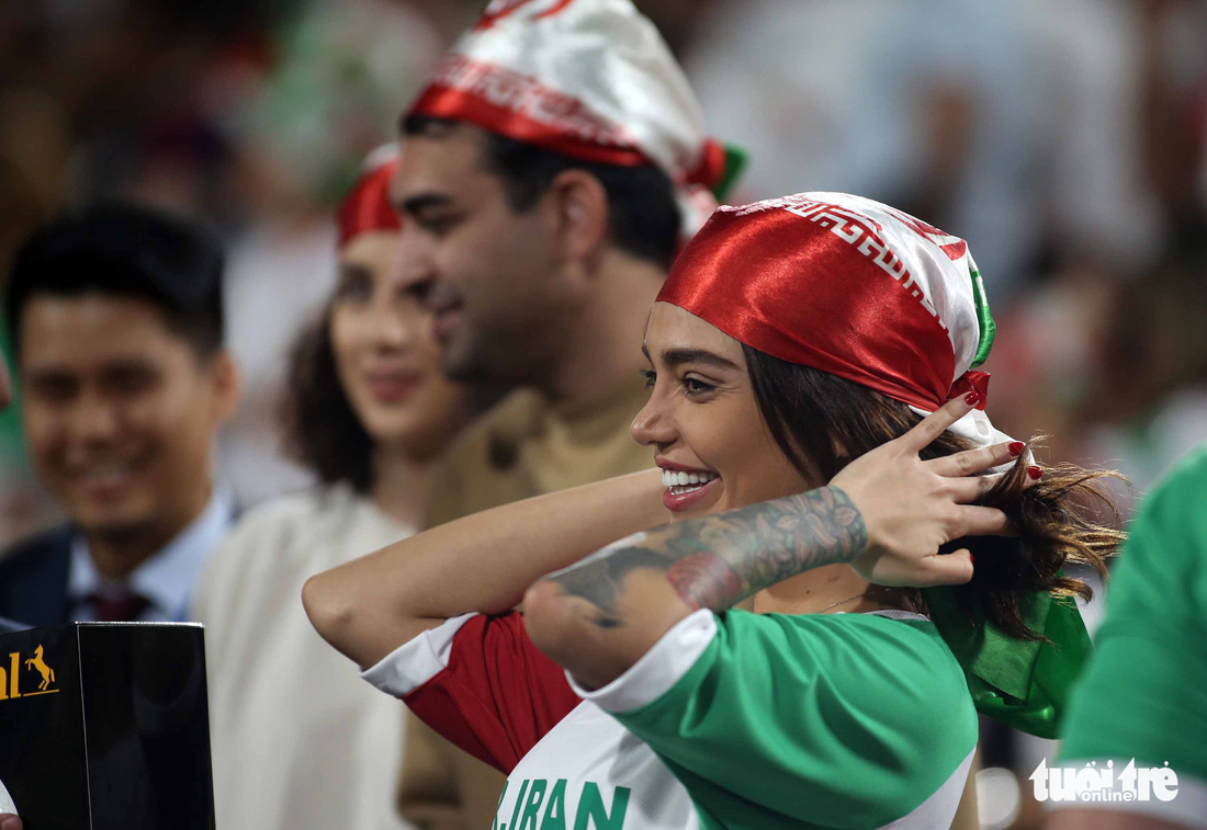 Ngắm những cô gái Iran xinh đẹp trong chiến thắng 5 sao trước Yemen - Ảnh 5.