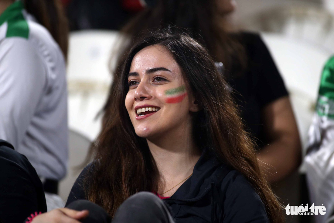 Ngắm những cô gái Iran xinh đẹp trong chiến thắng 5 sao trước Yemen - Ảnh 7.