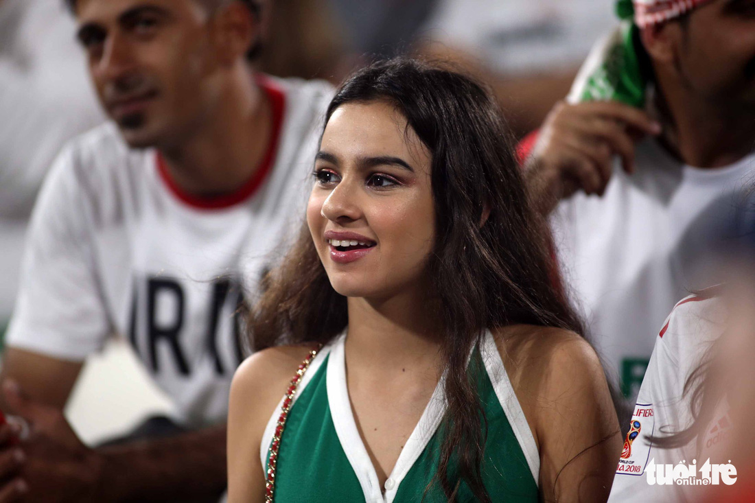 Ngắm những cô gái Iran xinh đẹp trong chiến thắng 5 sao trước Yemen - Ảnh 8.