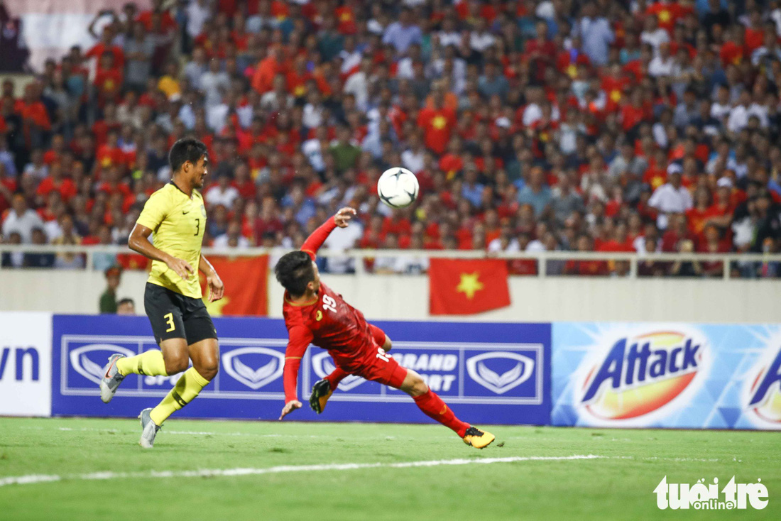 Chùm ảnh ấn tượng trận Việt Nam - Malaysia 1-0 - Ảnh 1.