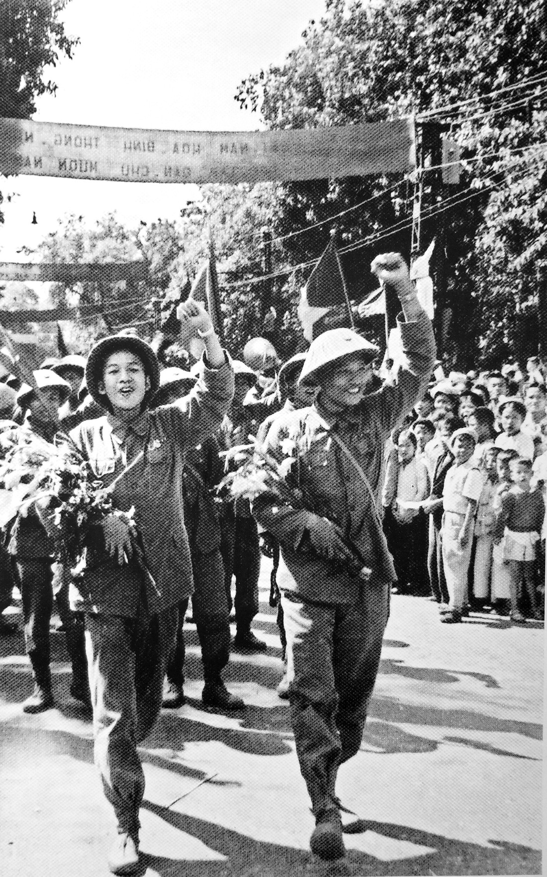 Kỷ niệm 65 năm ngày giải phóng Thủ đô: Hà Nội, ngày đoàn hùng binh khải hoàn - Ảnh 4.