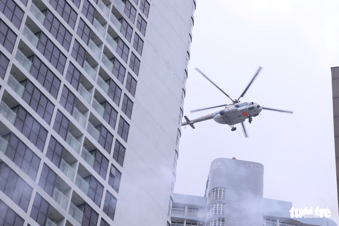 Xe chữa cháy triệu đô cùng trực thăng diễn tập cứu hộ cấp quốc gia - Ảnh 1.
