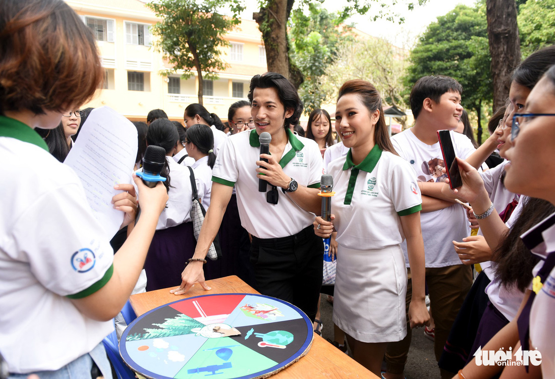 Học trò cấp 3 trổ tài phân loại rác, tìm tuổi cho rác - Ảnh 5.