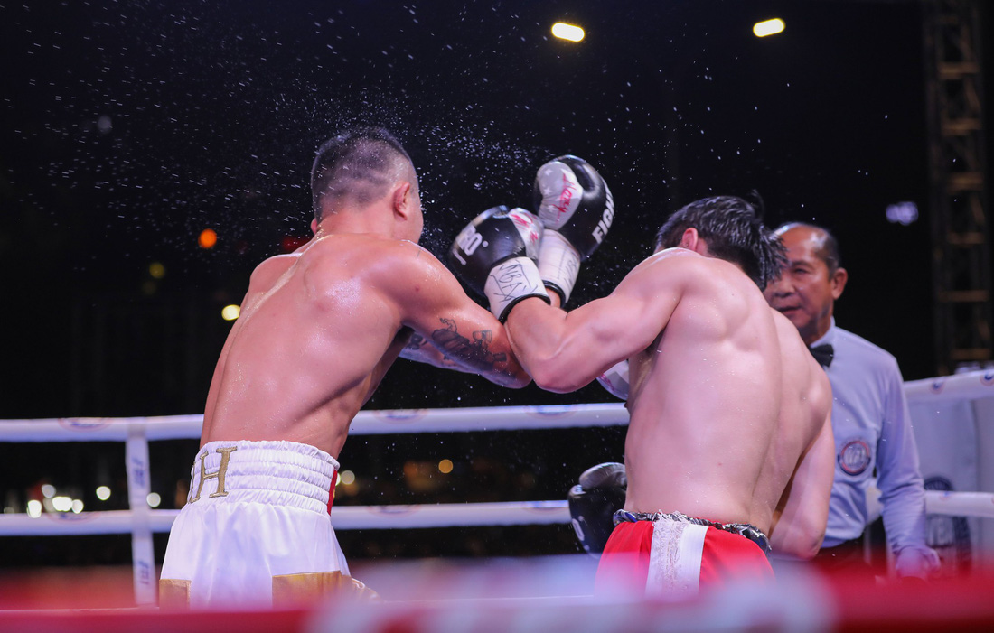 Đánh bại võ sĩ Hàn Quốc, Trương Đình Hoàng giành đai WBA Đông Á - Ảnh 8.