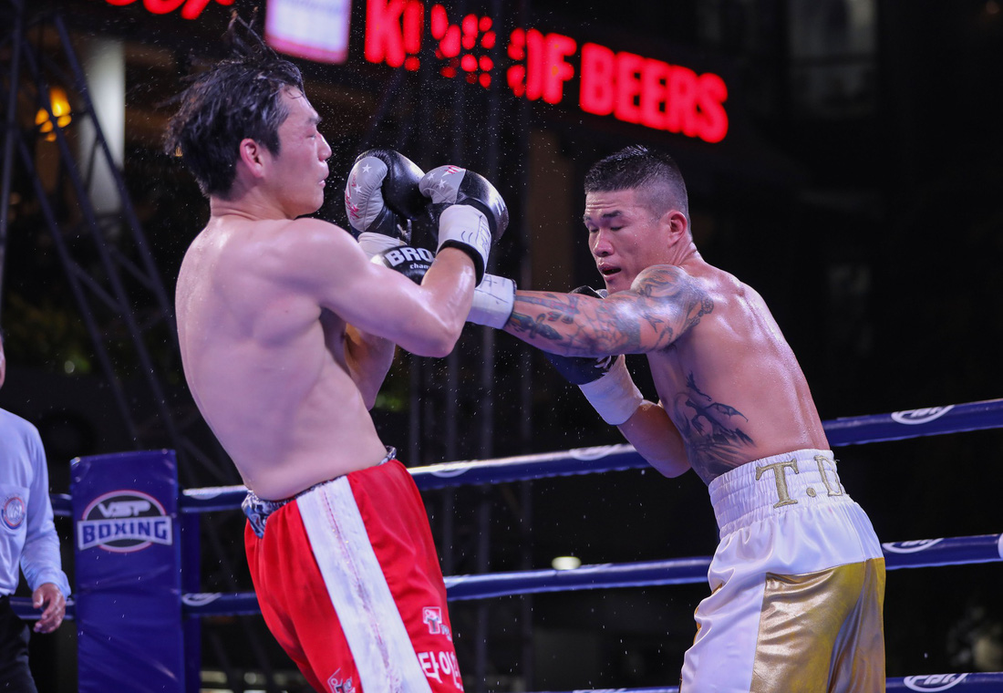 Đánh bại võ sĩ Hàn Quốc, Trương Đình Hoàng giành đai WBA Đông Á - Ảnh 1.