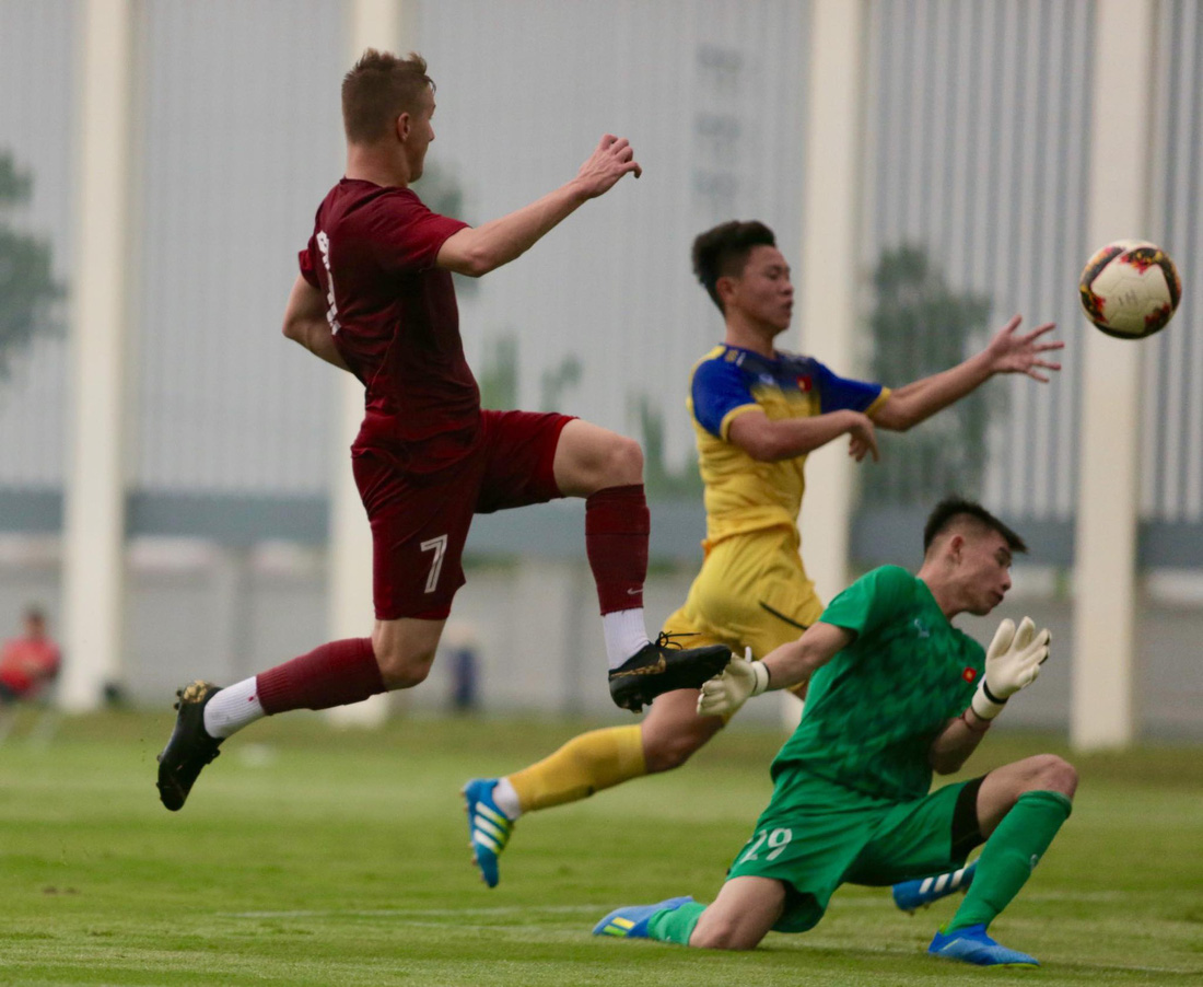 U19 Việt Nam xuất sắc đá bại U19 FK Sarajevo chiều 26-10 - Ảnh 4.