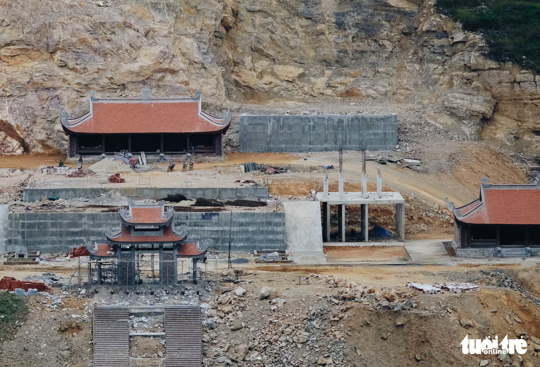 Bên trong công trình phá núi xây chùa hoành tráng ở Lũng Cú - Ảnh 9.