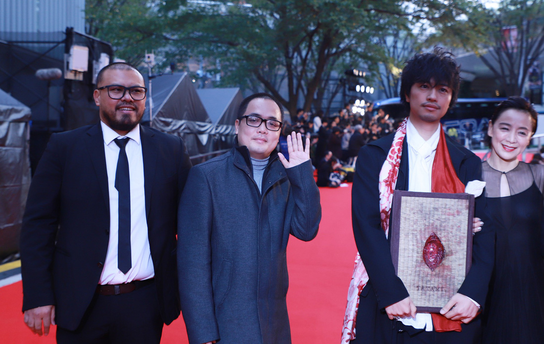Chương Tử Di, Phan Đăng Di trên thảm đỏ khai mạc Liên hoan phim Tokyo - Ảnh 8.