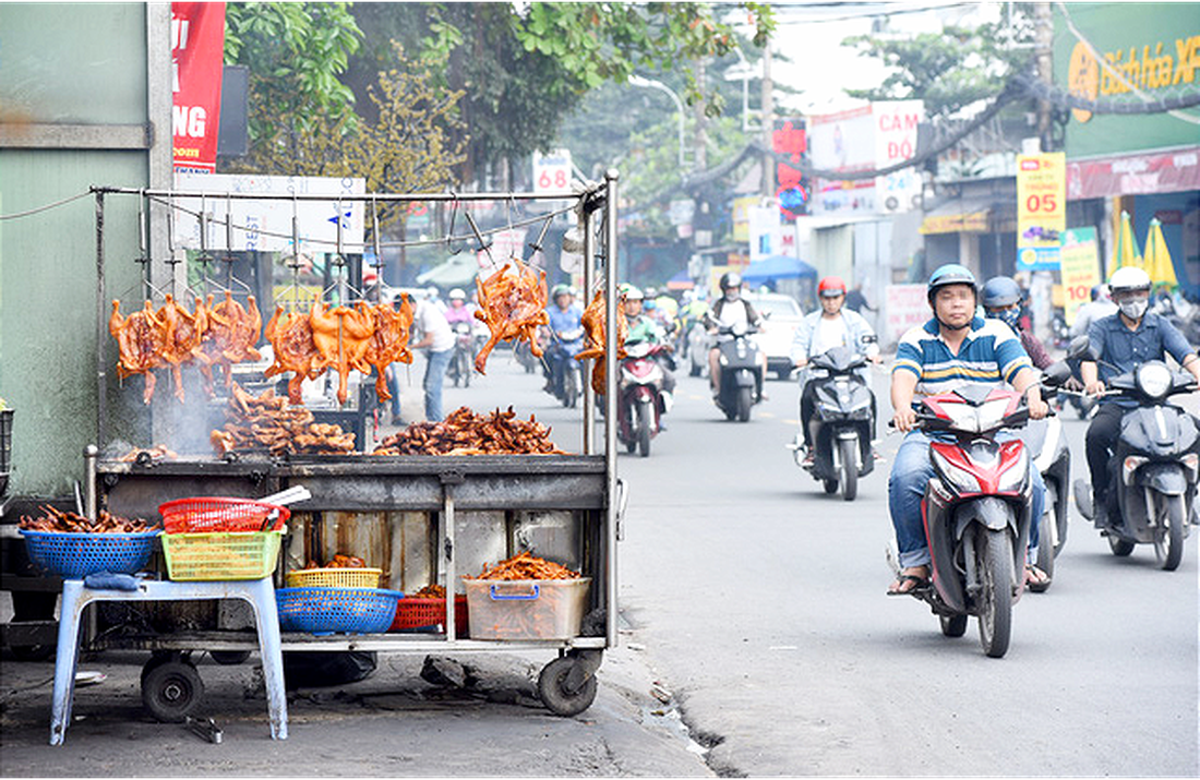 Ô nhiễm khói bụi từ quán nướng, xe cộ, công trình xây dựng... bủa vây TP.HCM - Ảnh 10.