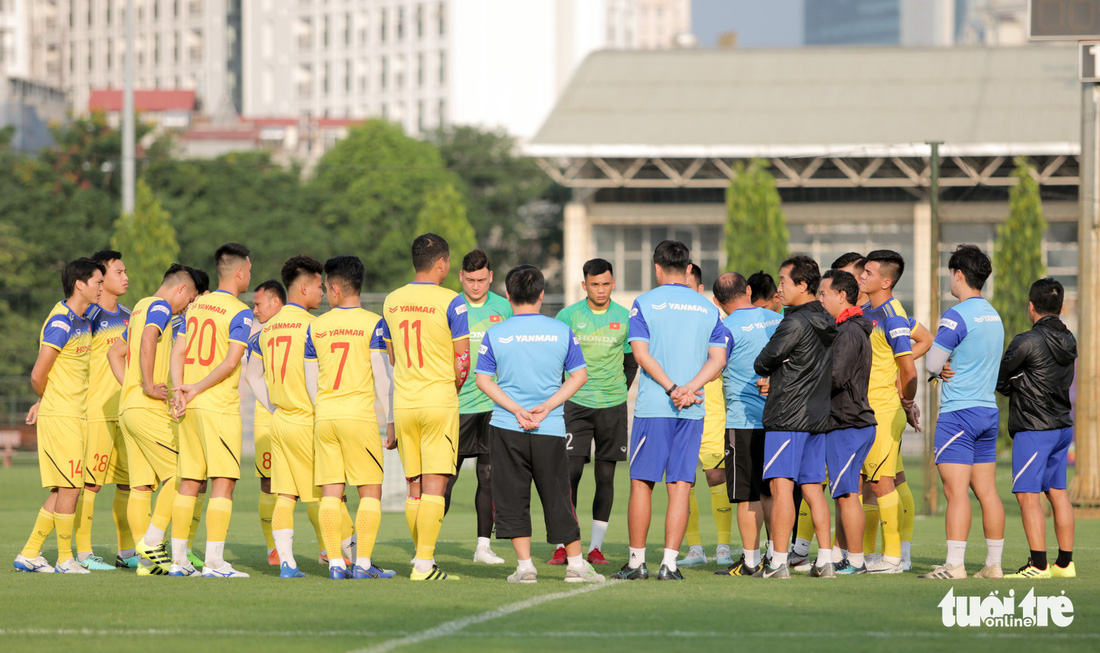 Tuyển Việt Nam thiếu quân tập luyện vì nhóm cầu thủ Hà Nội FC về muộn - Ảnh 1.
