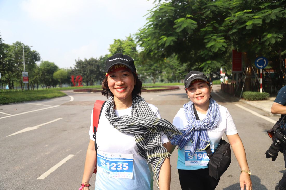 1.000 người đi bộ ‘5.000 bước chân hạnh phúc’ vì bệnh nhân ung thư - Ảnh 10.
