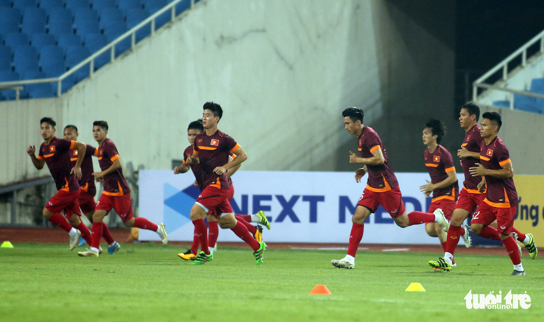Văn Hậu cùng các tuyển thủ Việt Nam sẵn sàng cho trận thư hùng với Malaysia - Ảnh 4.