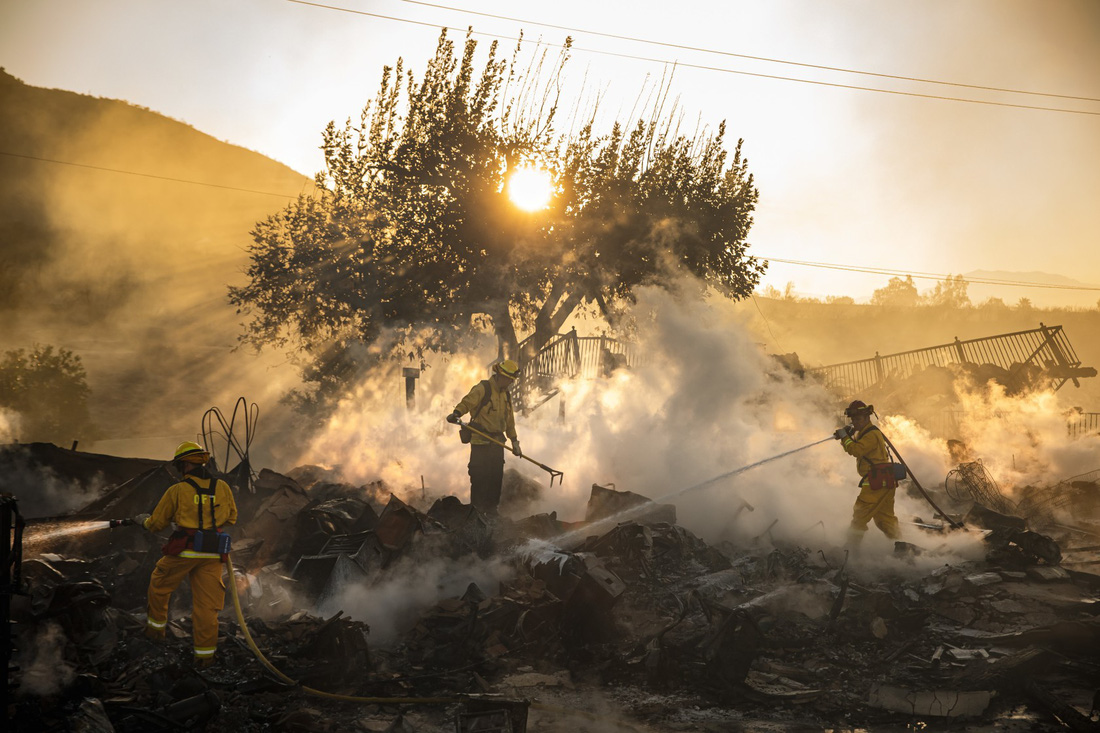Cháy rừng lan từ bắc sang nam California, nhiều khu phố như bó đuốc - Ảnh 7.