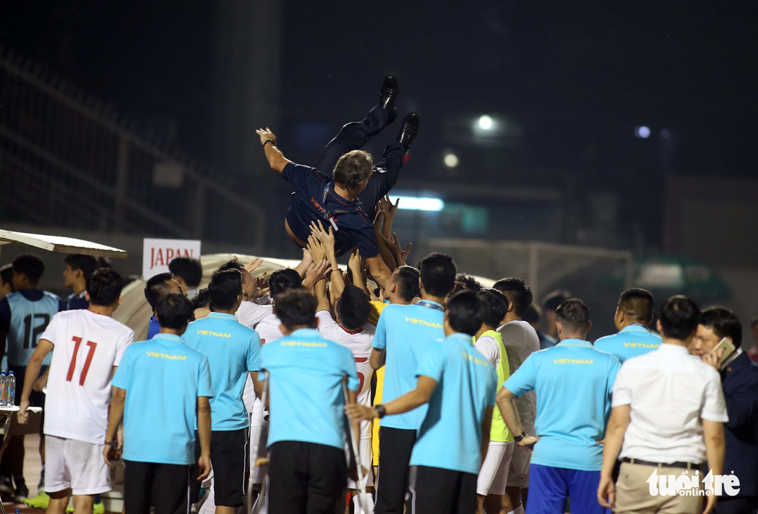 U19 Việt Nam đầy cảm xúc sau khi giành vé dự VCK châu Á 2020 - Ảnh 4.