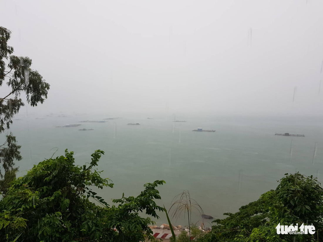 Tâm bão số 6 dự báo đổ bộ vào Phú Yên: Các địa phương tất bật đối phó - Ảnh 2.