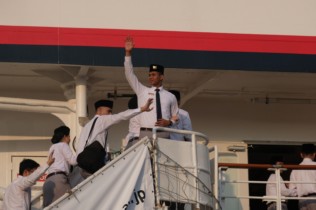Thủ lĩnh tàu Nippon Maru đàn piano tạm biệt TP.HCM - Ảnh 5.