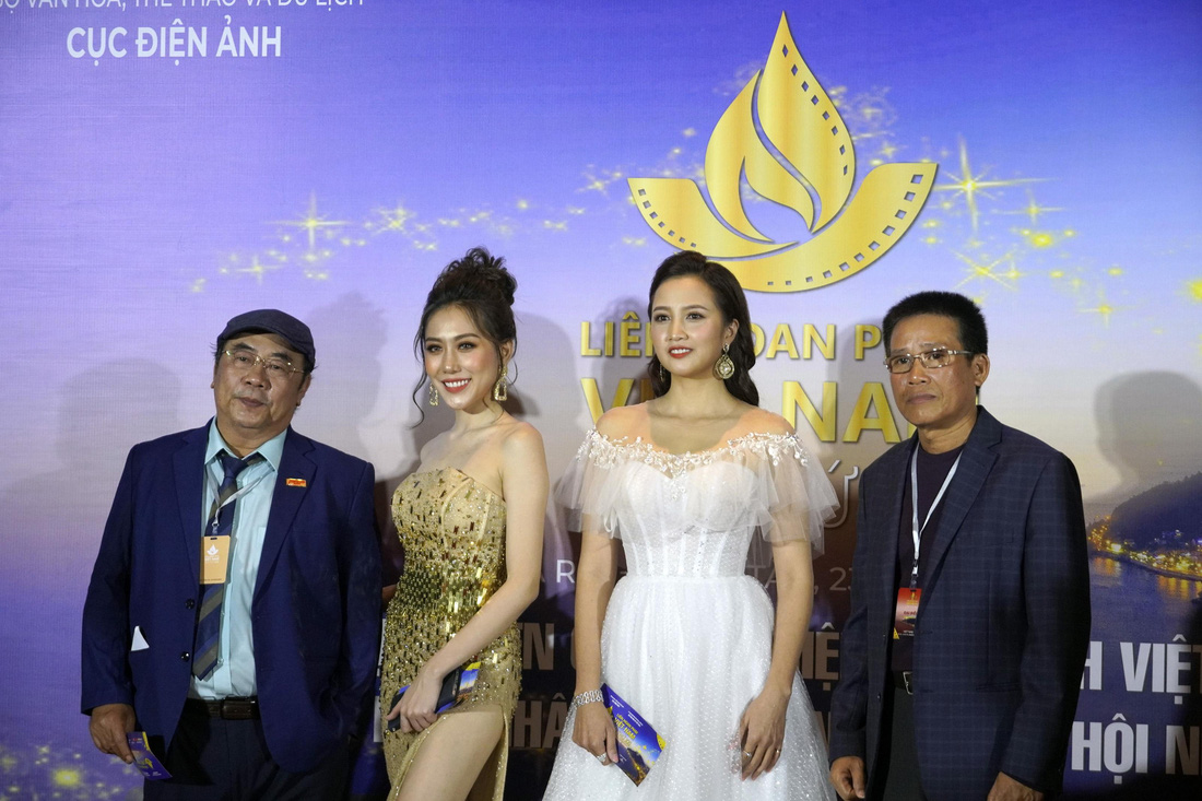 Nhiều nghệ sĩ trẻ dự khai mạc Liên hoan phim Việt Nam 2019 - Ảnh 12.