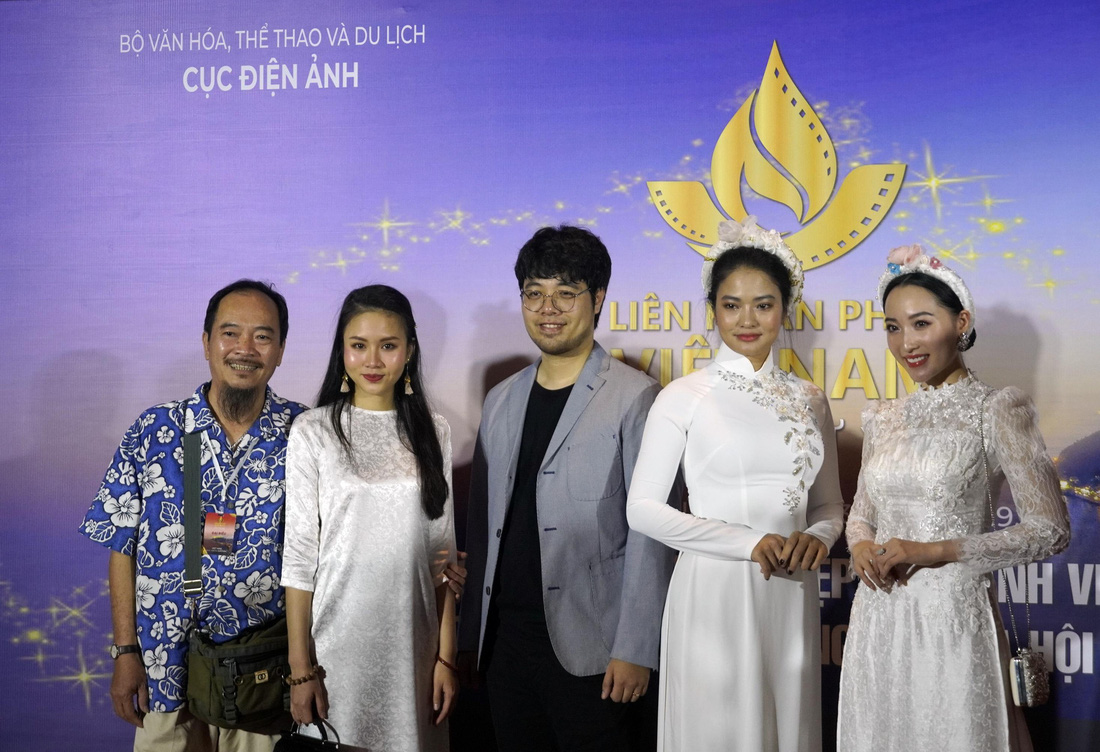 Nhiều nghệ sĩ trẻ dự khai mạc Liên hoan phim Việt Nam 2019 - Ảnh 11.