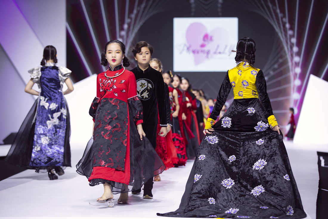 Hoa hậu Mỹ Linh mặc áo dài Ngọc Hân tại Tuần lễ thời trang thiếu nhi châu Á - Ảnh 7.