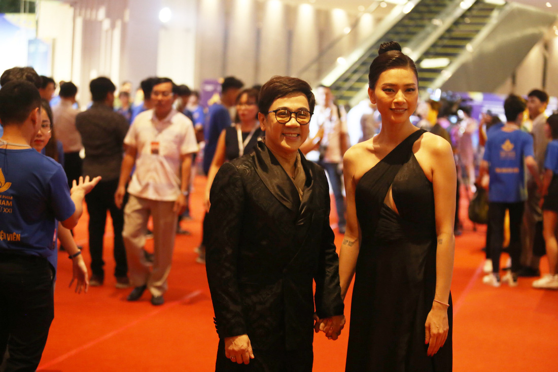 Ngô Thanh Vân, Liên Bỉnh Phát cùng dàn sao trên thảm đỏ Liên hoan phim Việt Nam - Ảnh 3.