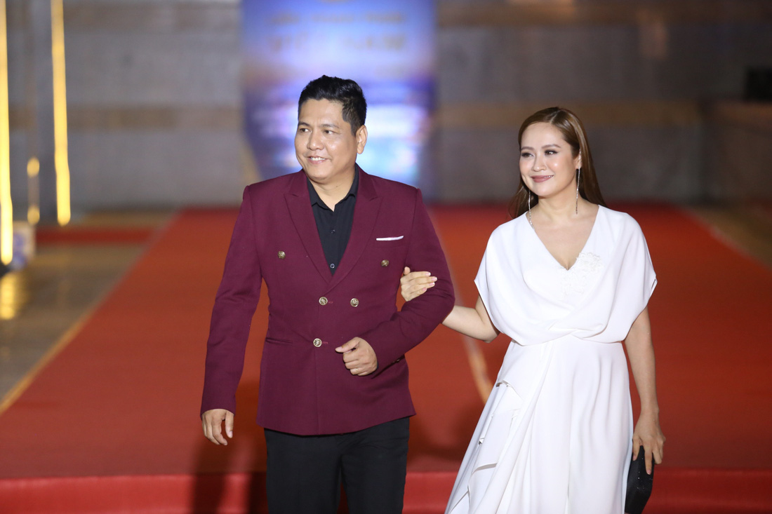 Ngô Thanh Vân, Liên Bỉnh Phát cùng dàn sao trên thảm đỏ Liên hoan phim Việt Nam - Ảnh 7.