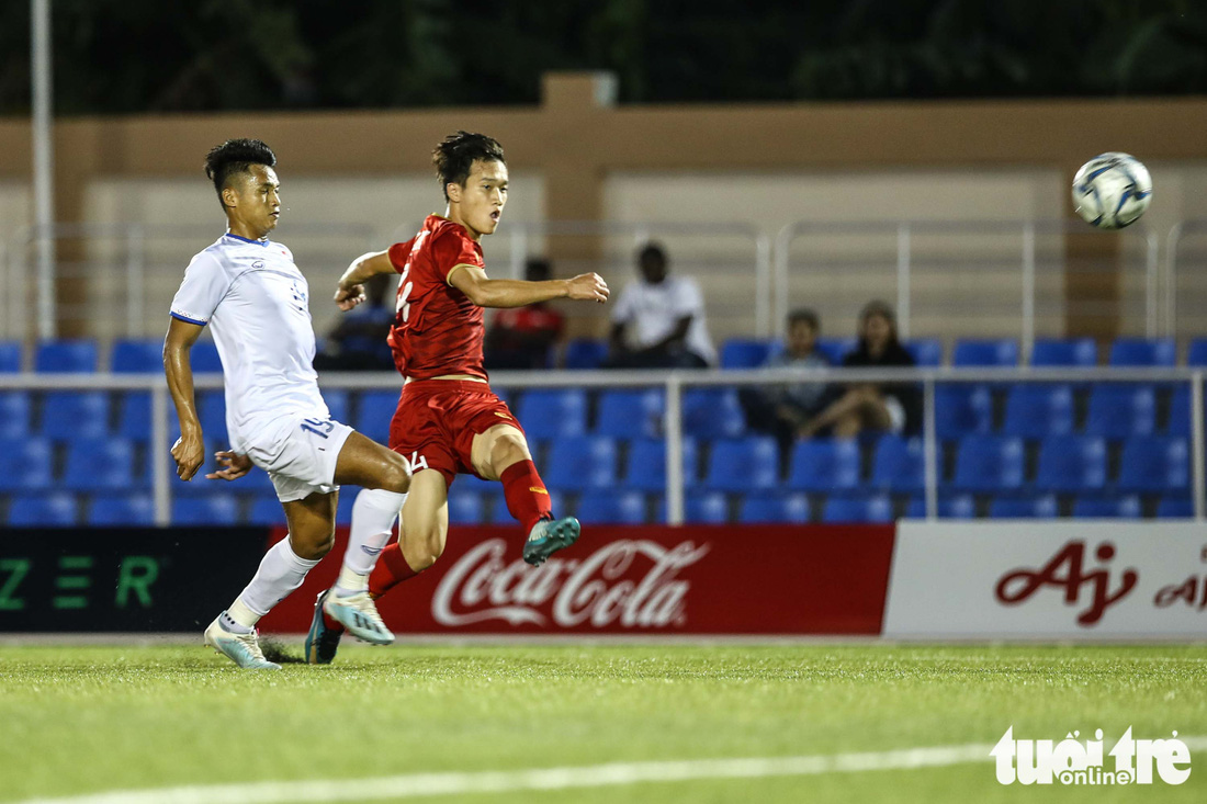 Chùm ảnh U22 Lào thua đậm trước U22 Việt Nam trong nắng chiều Binan - Ảnh 9.