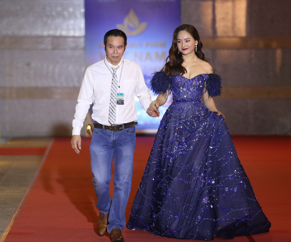 Ngô Thanh Vân, Liên Bỉnh Phát cùng dàn sao trên thảm đỏ Liên hoan phim Việt Nam - Ảnh 11.