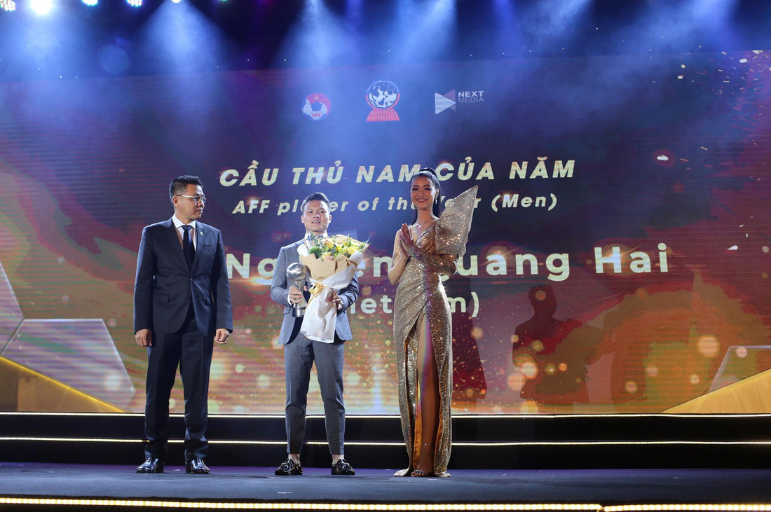 HLV Park Hang Seo, Quang Hải thắng Giải HLV và cầu thủ của năm tại AFF Awards 2019 - Ảnh 4.