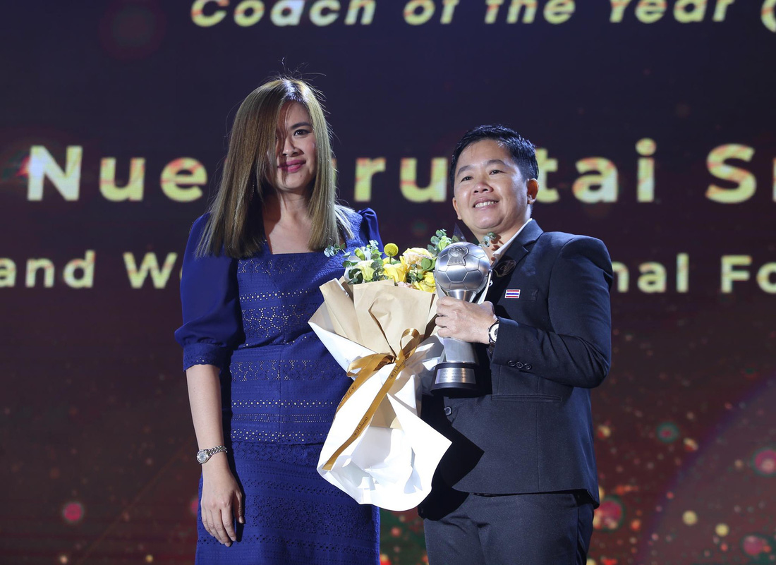HLV Park Hang Seo, Quang Hải thắng Giải HLV và cầu thủ của năm tại AFF Awards 2019 - Ảnh 10.