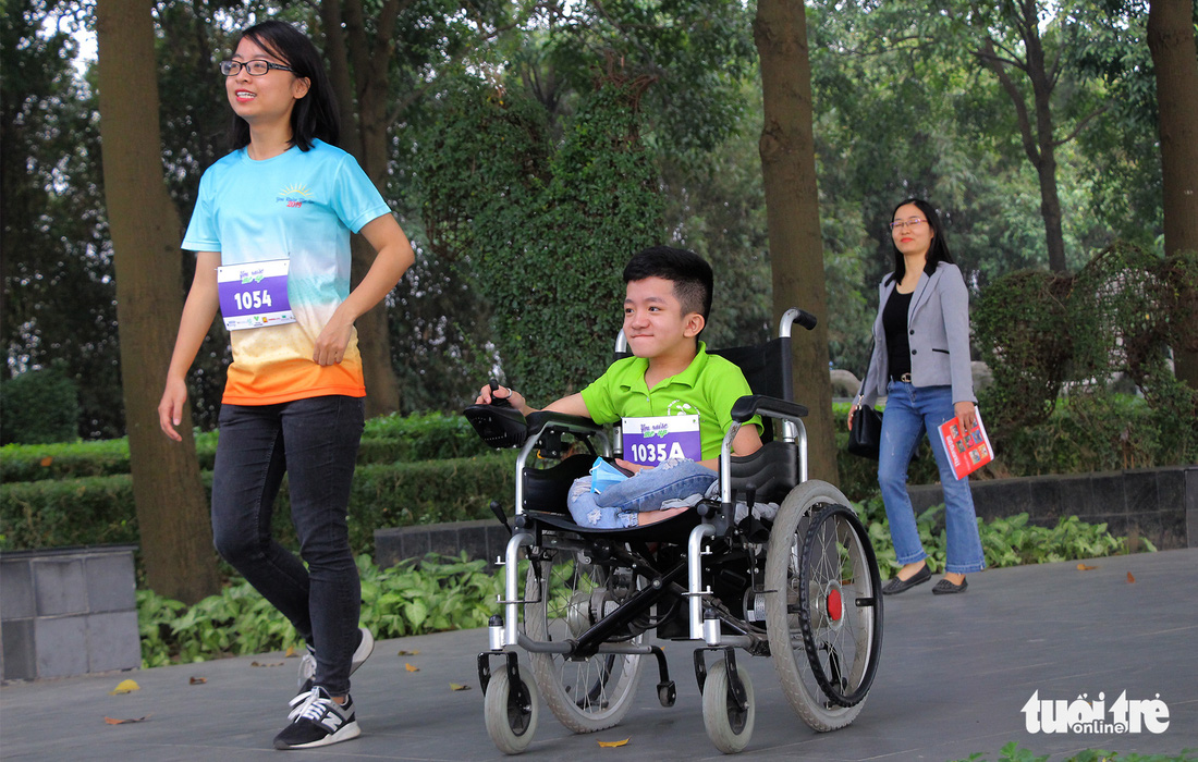 Ghép đôi chạy bộ với người khuyết tật để cùng về đích - Ảnh 8.