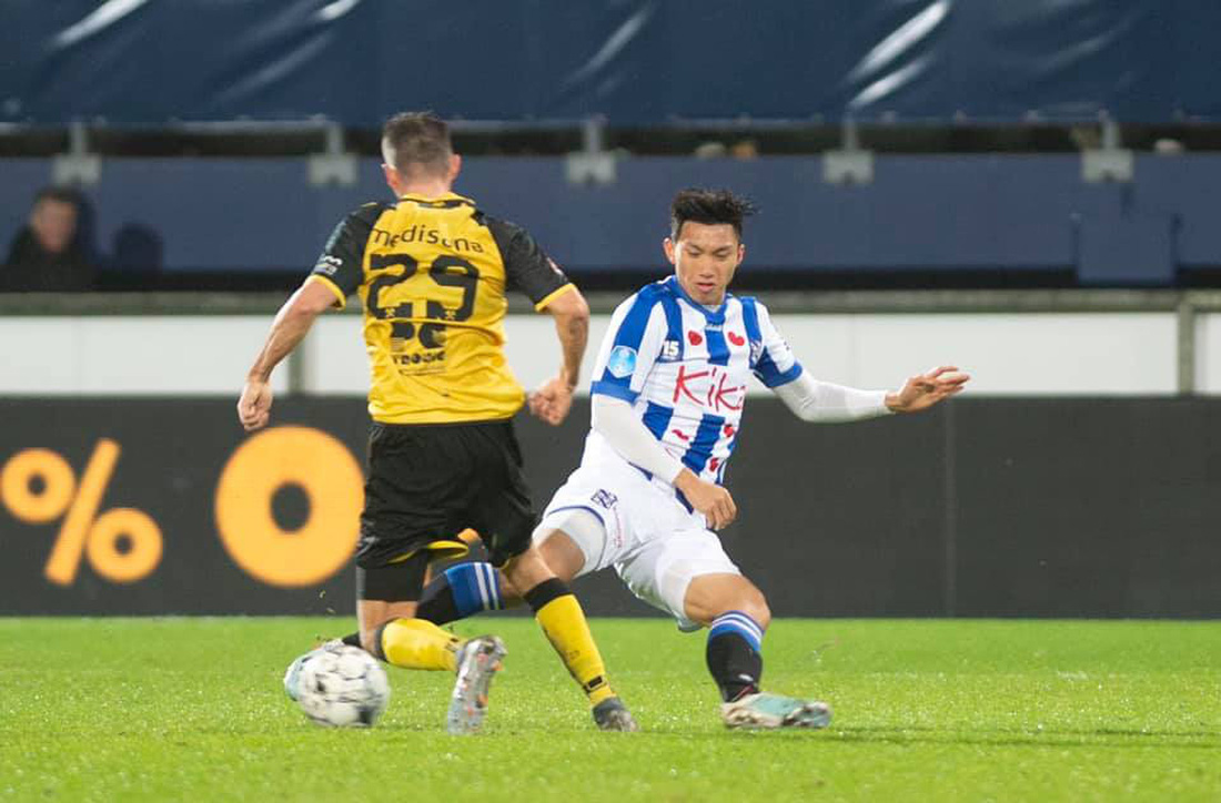 Văn Hậu hòa niềm vui cùng CĐV Hà Lan sau chiến thắng của Heerenveen - Ảnh 2.