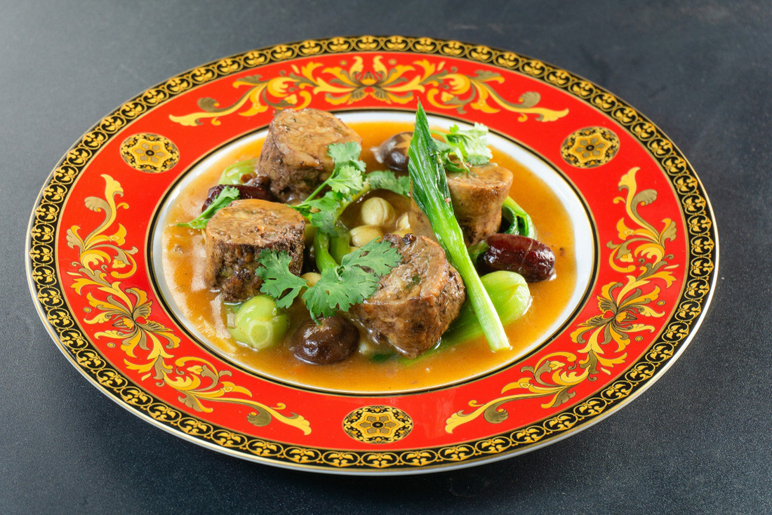 Ngắm những món ăn cung đình sang chảnh của đầu bếp Top Chef Vietnam - Ảnh 5.