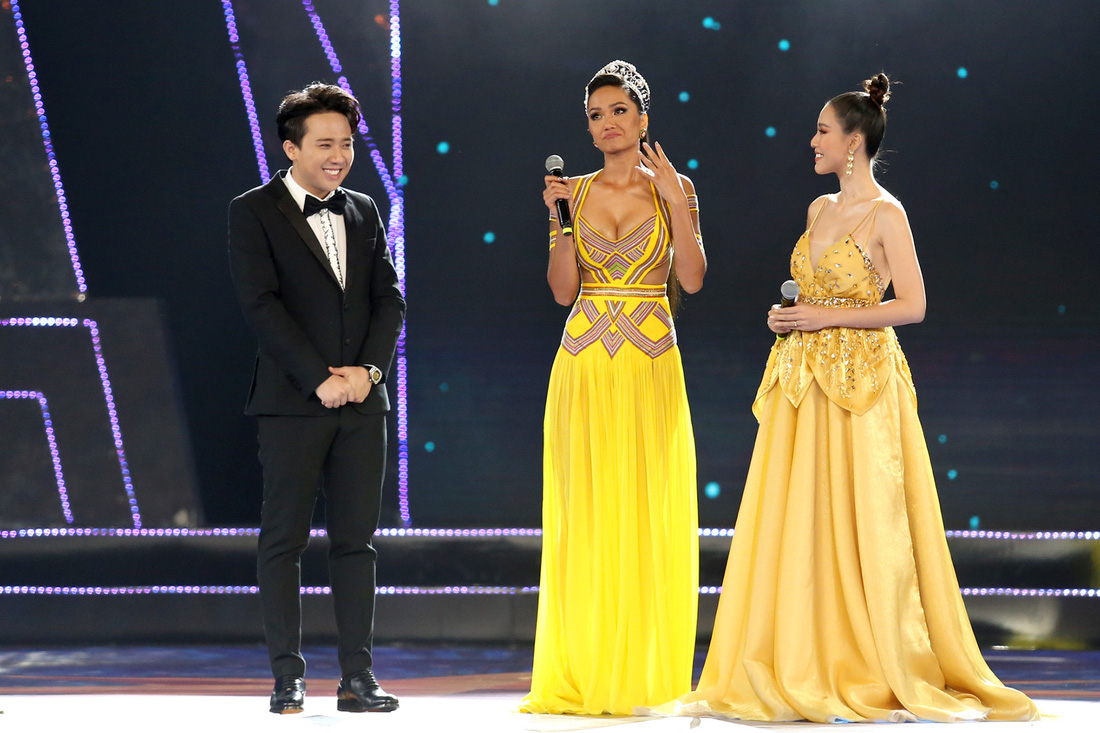 HHen Niê chân trần rơi nước mắt tại Hoa hậu Hoàn vũ Việt Nam 2019 - Ảnh 4.