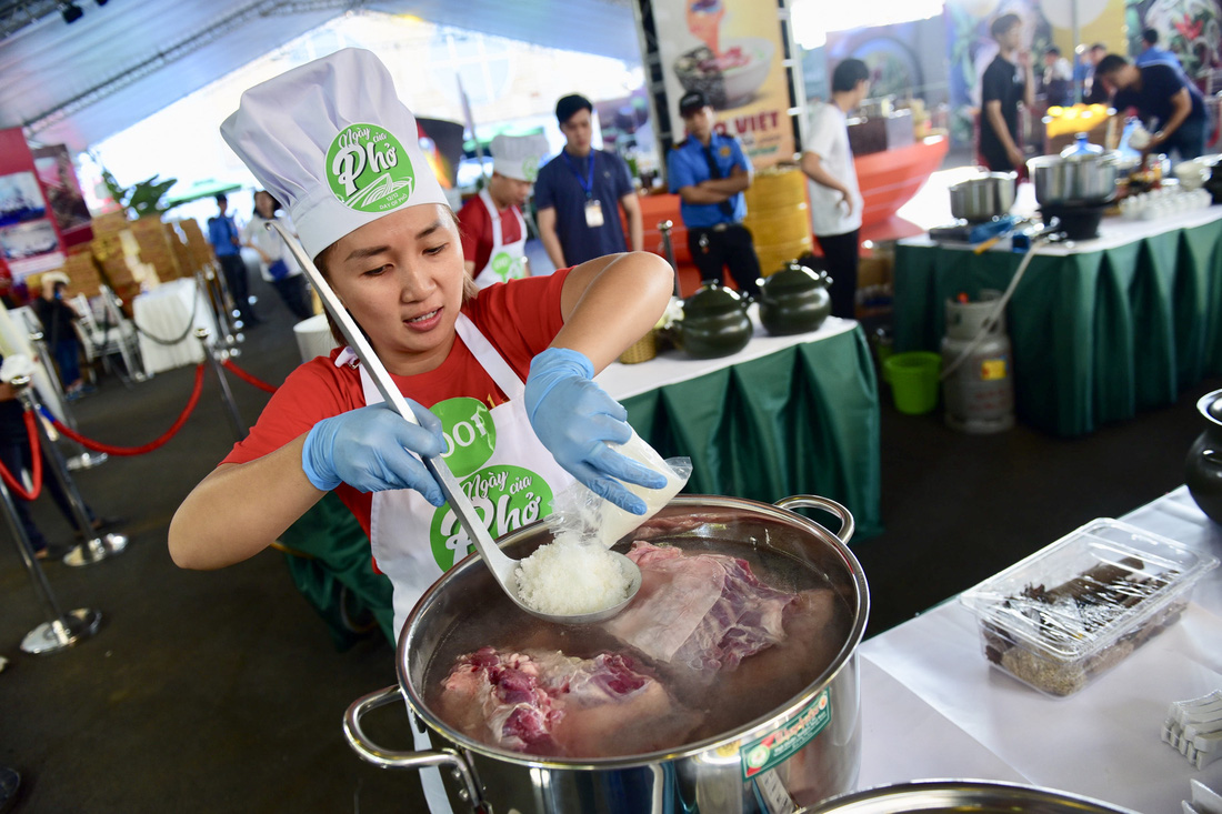 Ngày của Phở 2019: Những bếp phở đã đỏ lửa - Ảnh 4.