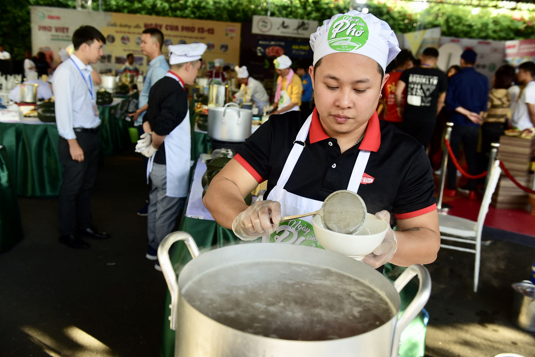 Ngày của Phở 2019: Những bếp phở đã đỏ lửa - Ảnh 8.