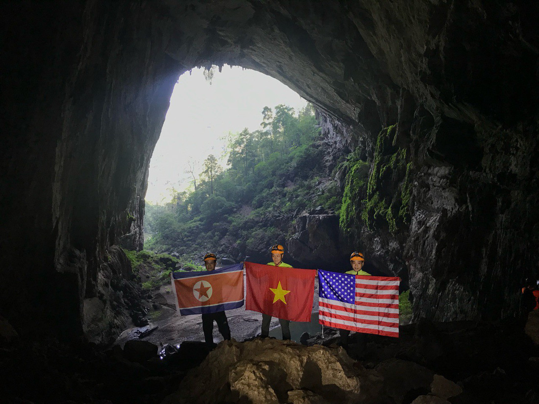 Treo cờ Mỹ - Triều trong hang Sơn Đoòng - Ảnh 10.