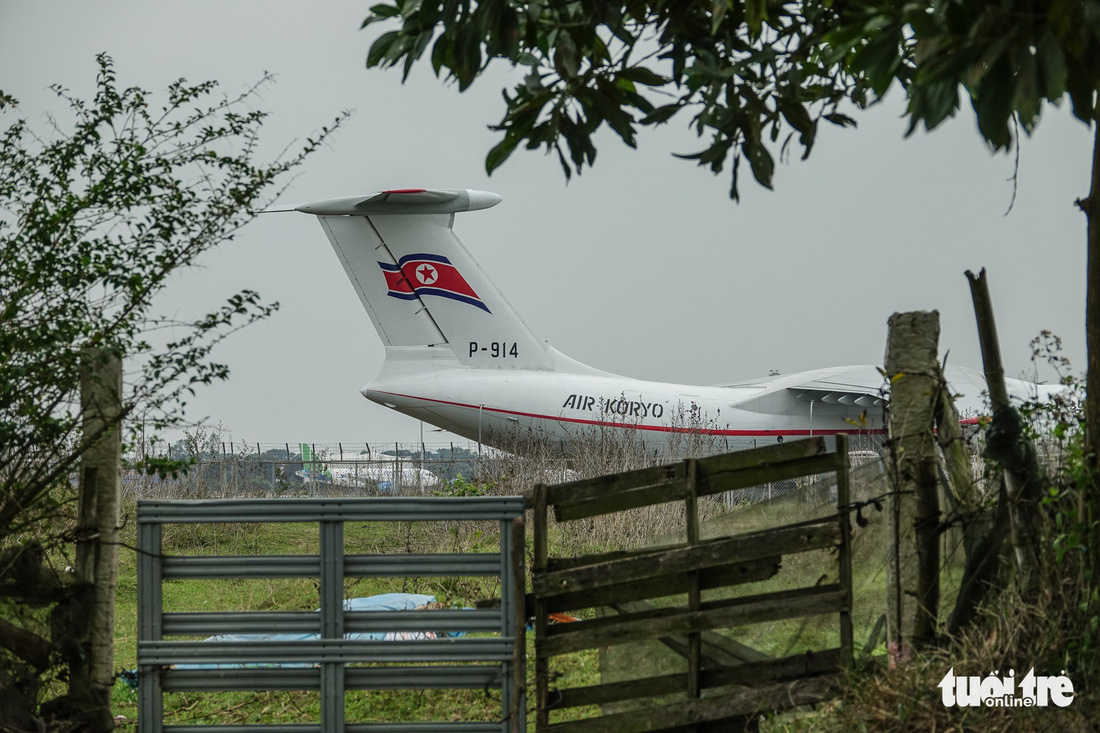 Cận cảnh ngựa thồ Il-76 của phái đoàn Triều Tiên - Ảnh 7.