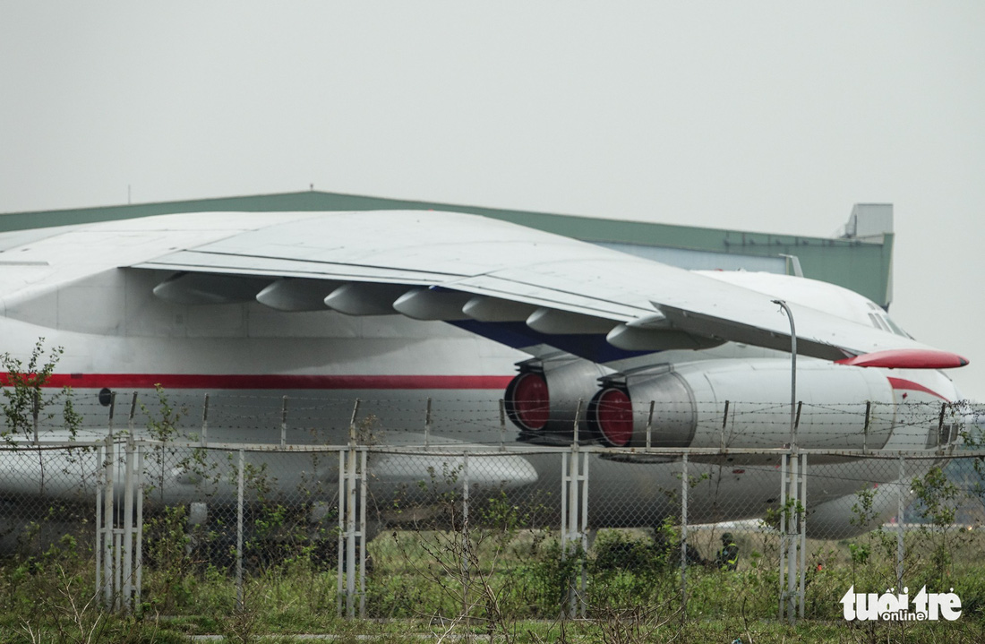 Cận cảnh ngựa thồ Il-76 của phái đoàn Triều Tiên - Ảnh 3.