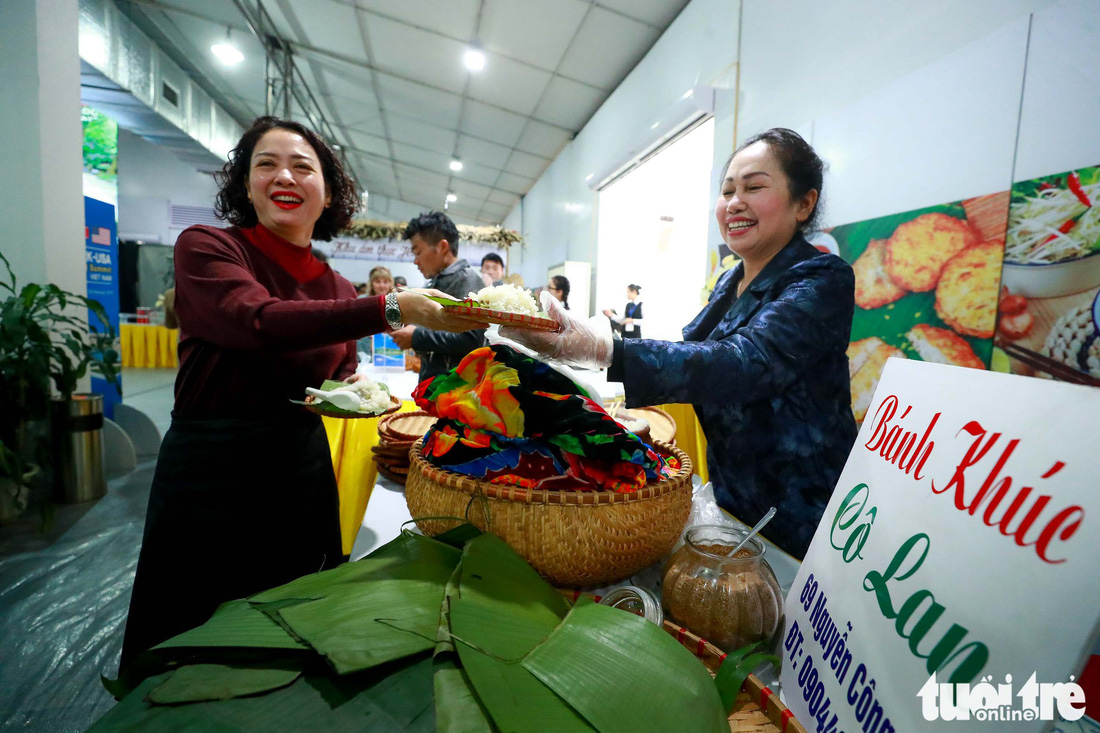 Việt Nam mở đại yến 40 món đãi 3.500 nhà báo - Ảnh 10.