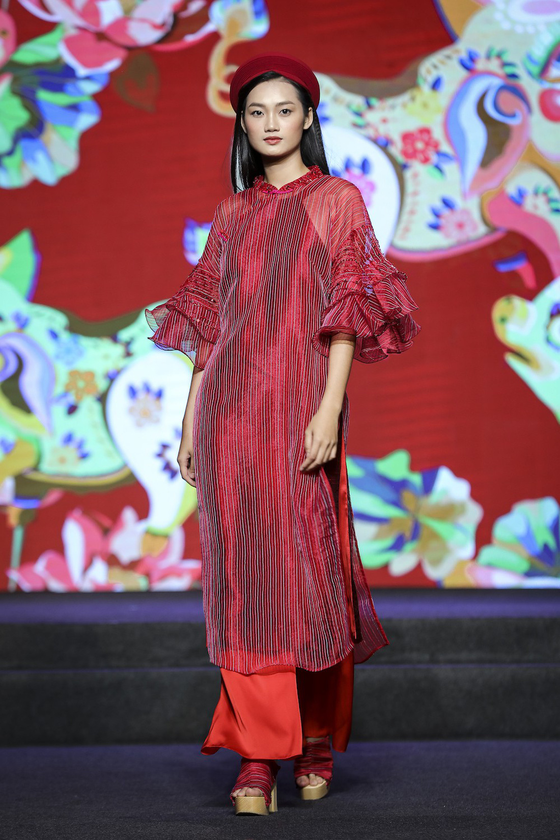 HHen Niê lộng lẫy trình diễn bế mạc Lễ hội áo dài 2019 - Ảnh 6.