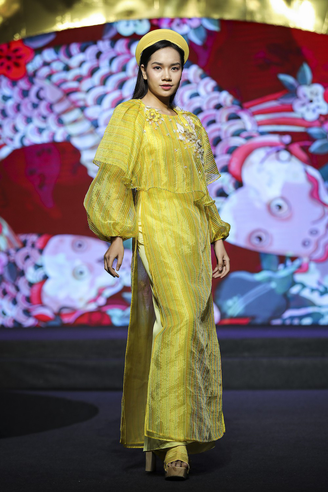 HHen Niê lộng lẫy trình diễn bế mạc Lễ hội áo dài 2019 - Ảnh 4.