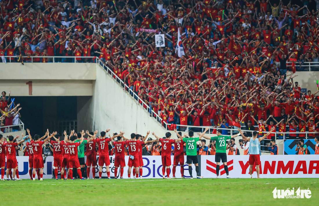 Những khoảnh khắc lịch sử của ĐT Việt Nam tại AFF cup 2018 - Ảnh 15.