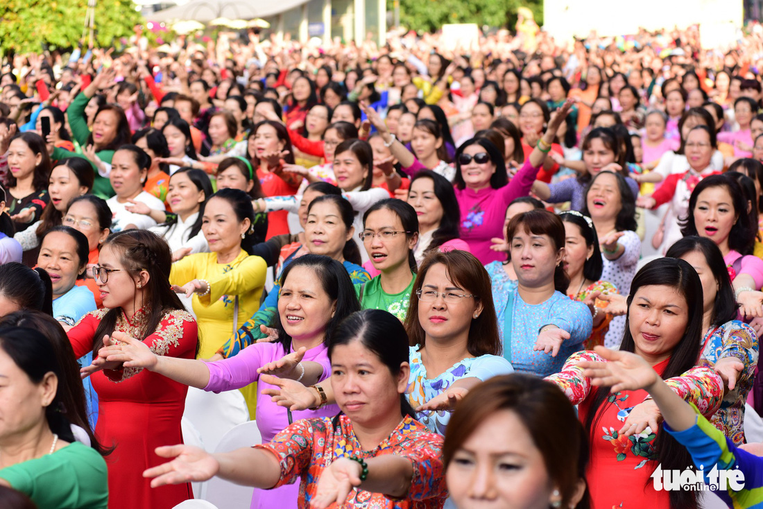 3.000 người mặc áo dài trên phố đi bộ Nguyễn Huệ sáng nay 3-3 - Ảnh 3.