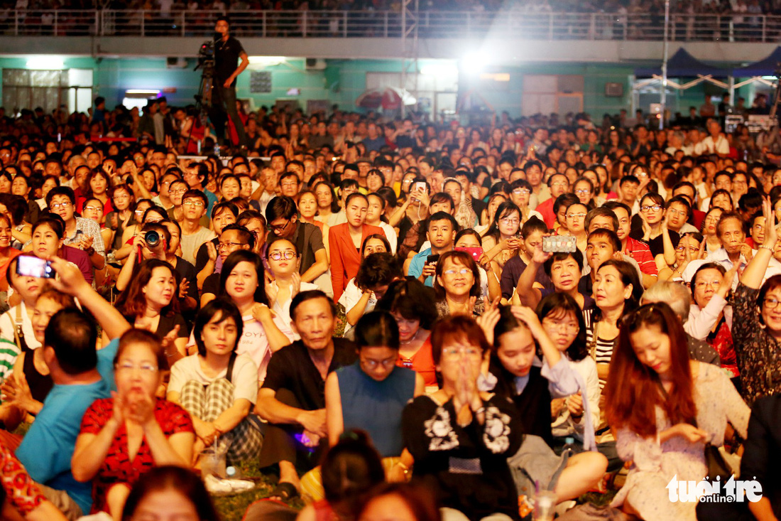 20.000 khán giả đồng ca Trịnh Công Sơn cùng Bằng Kiều, Đức Tuấn, Quang Dũng... - Ảnh 13.