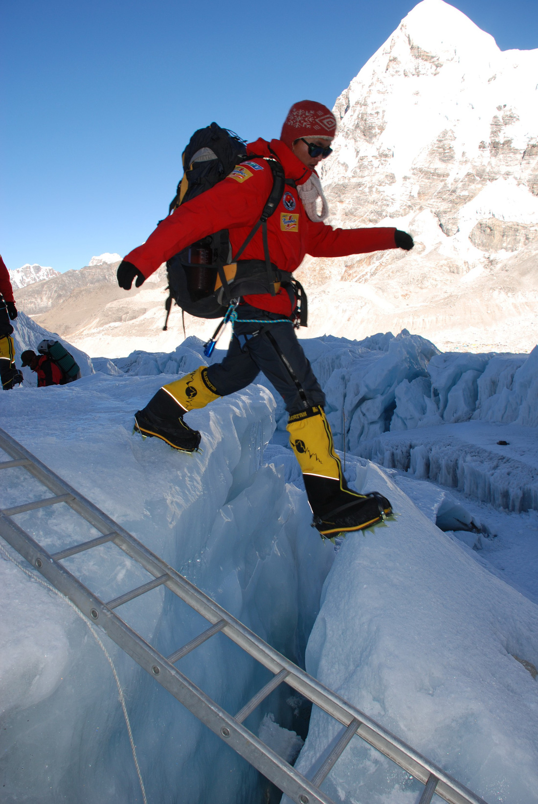 Người Việt Nam trẻ tuổi nhất chinh phục Everest thi chạy 42km ở Bắc cực - Ảnh 1.