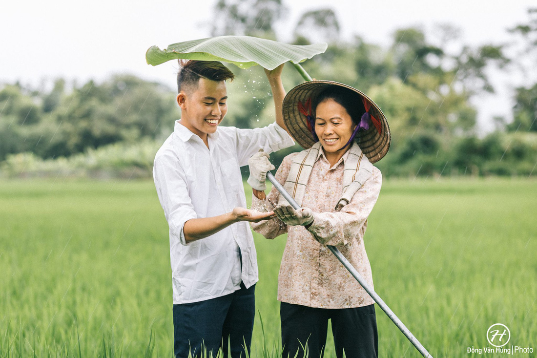 Bộ ảnh ý nghĩa ngày 8-3: Mẹ là cả tuổi thơ - Ảnh 1.